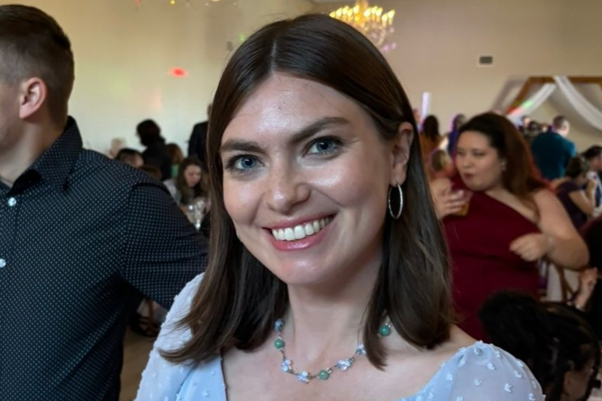 Travel Creator Roasted After Complaining Air India Lounge Smells Like Indian Food in Viral TikTok Backlash