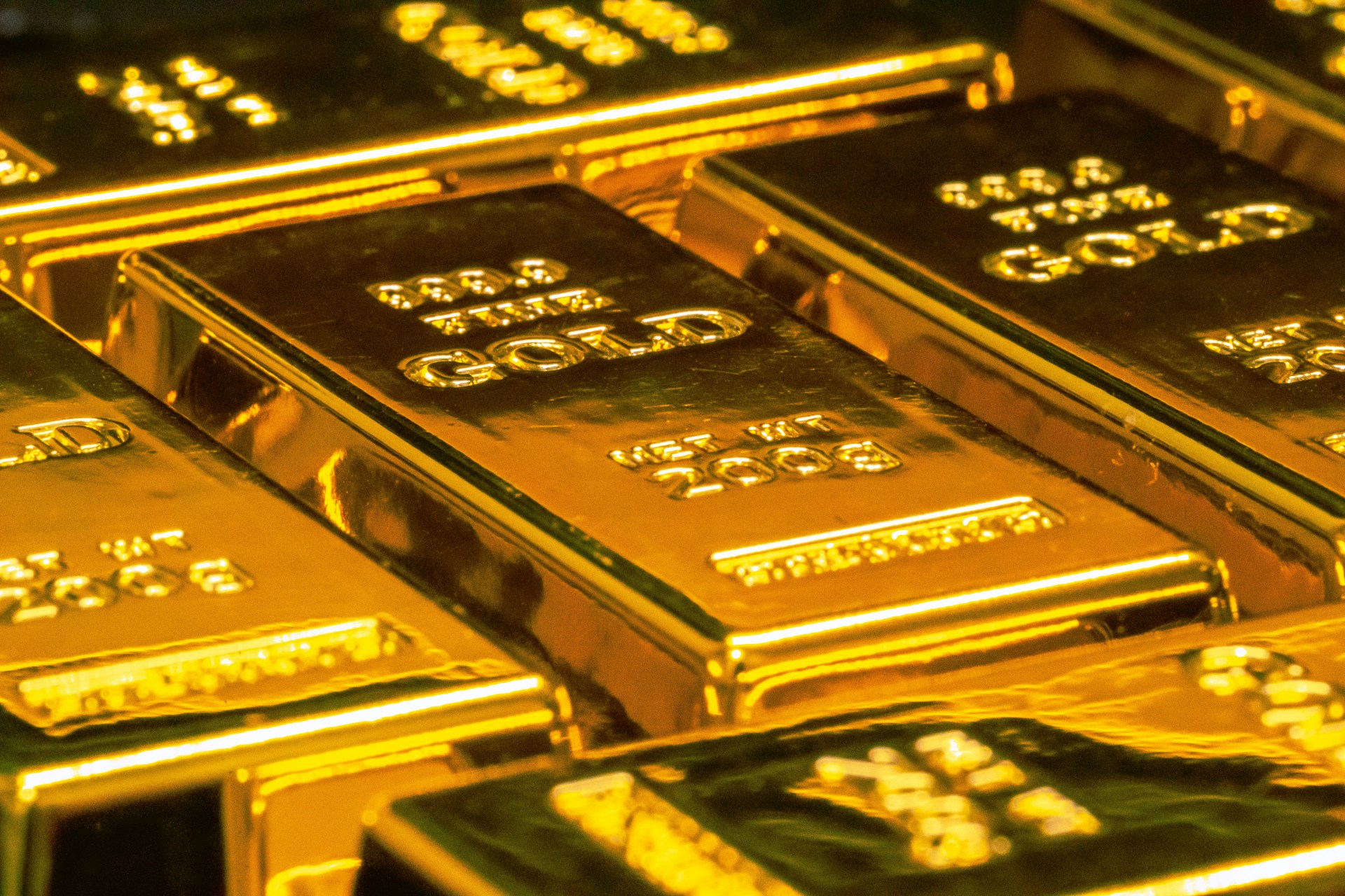 Gold Prices Slip Below $5K as Strong US Jobs Data Dampens Fed Rate-Cut Hopes