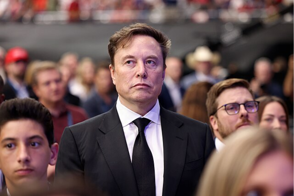 Elon Musk Brands Anthropic AI Models 'Evil' Amid Race Posts, SpaceX's Moon Pivot