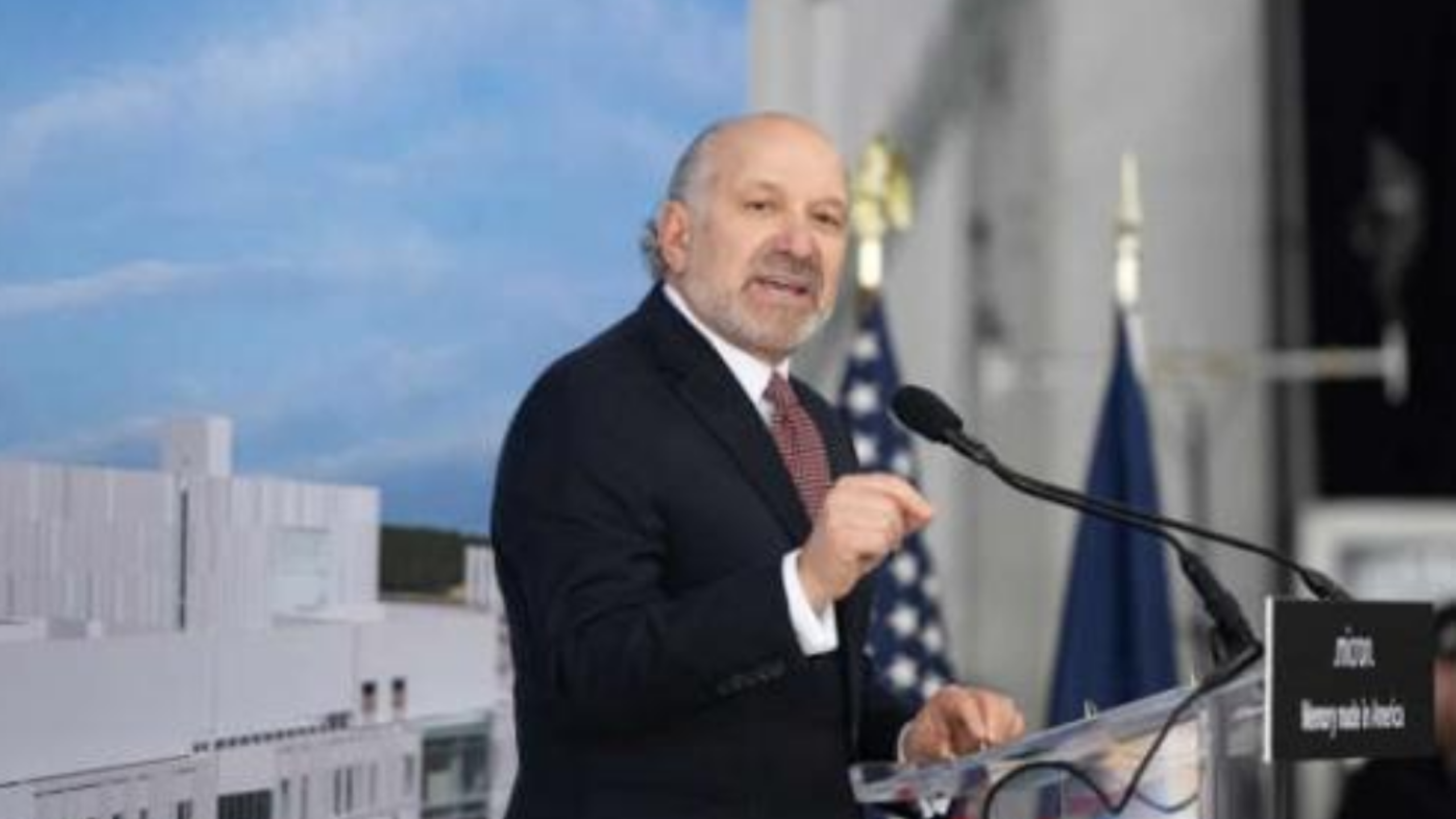 Secretary Howard Lutnick Confirms Epstein Island Lunch — What Was He Really Doing There?