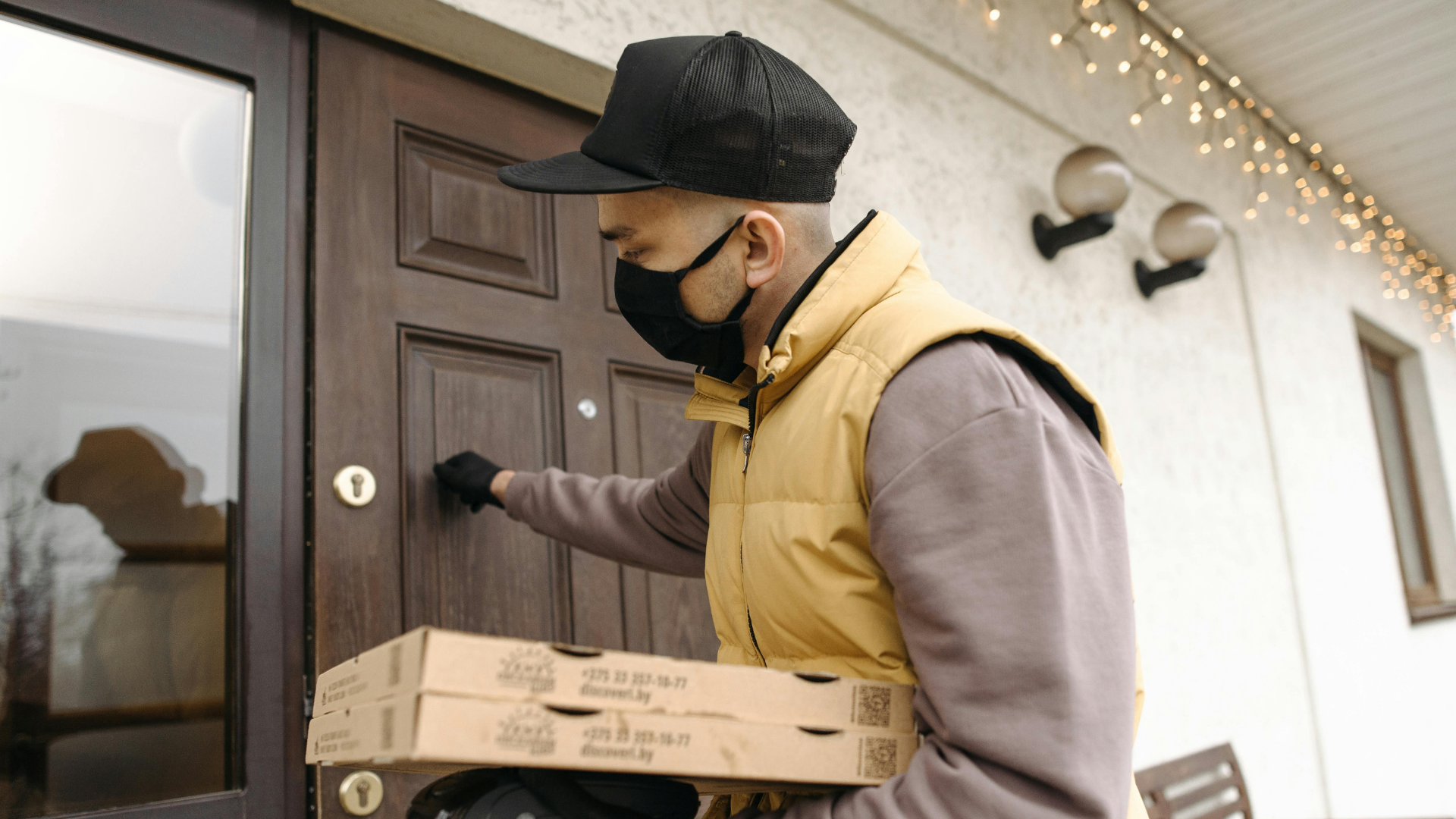 Outrage as Pizza Customer Asked to Tip Twice — Once for the Delivery Driver and You Won't Believe the Other
