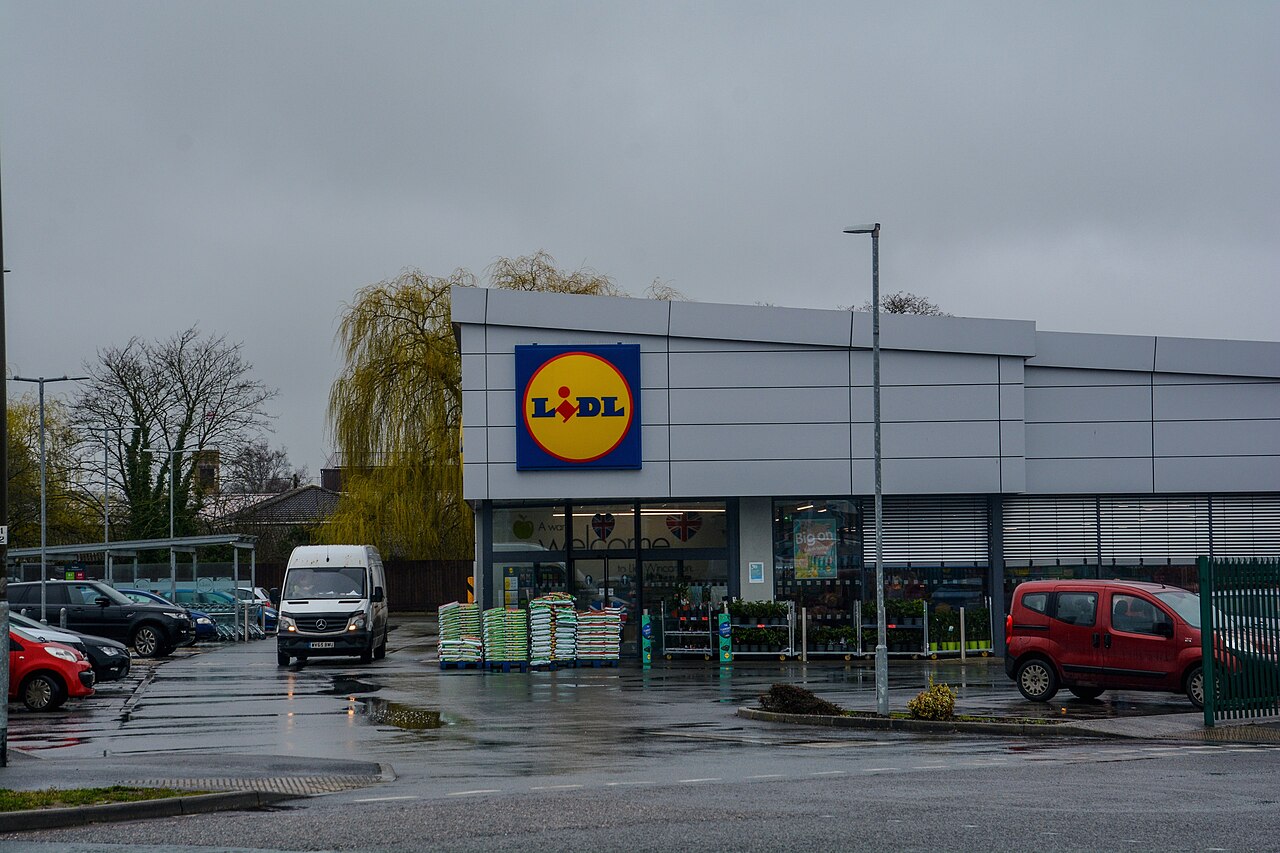 Longtime Lidl Employee Fired for Drinking 17p Water While Working at Checkout with Wrongful Dismissal Claim Rejected