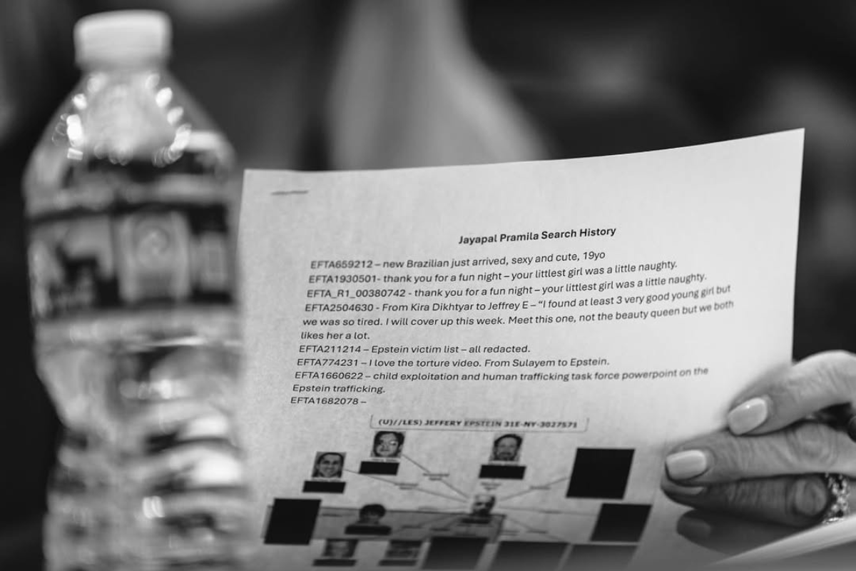 Epstein Files Scandal: Pam Bondi Photographed With Document Titled 'Jayapal Pramila Search History' — Democrats Launch Investigation