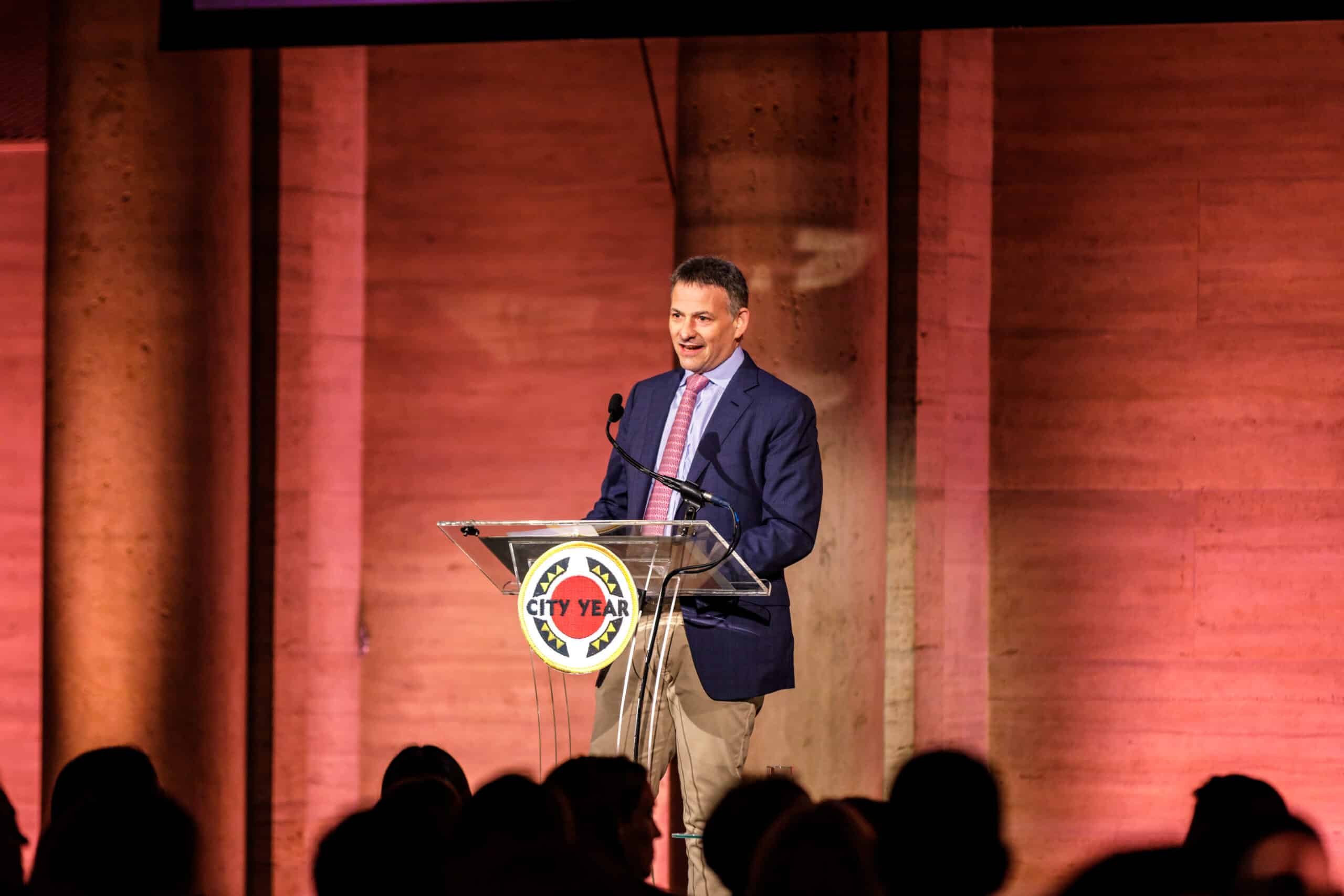 David Einhorn Bets on More Than 2 Rate Cuts in 2026, Says It is The Best Trade Right Now