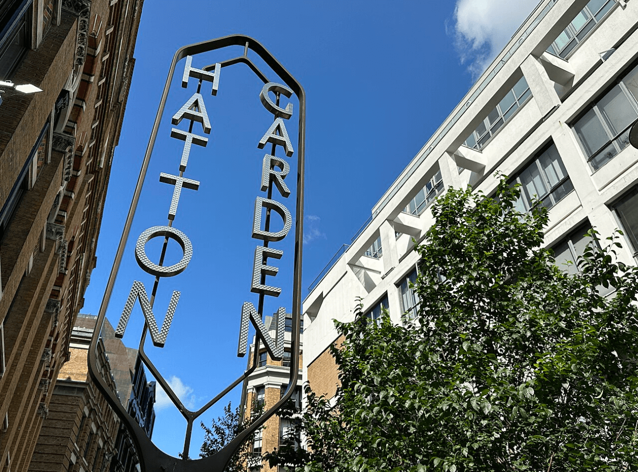 London Jewellery Hub Under Siege: Armed Thieves Strike Hatton Garden in Broad Daylight