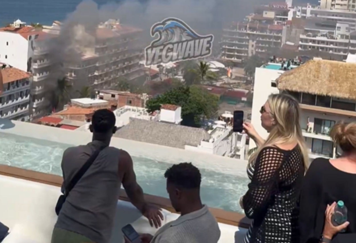 Tourists Trapped in Puerto Vallarta, Mexico, Shelters in Hotel Rooftop Following the Death of Cartel Leader El Mencho