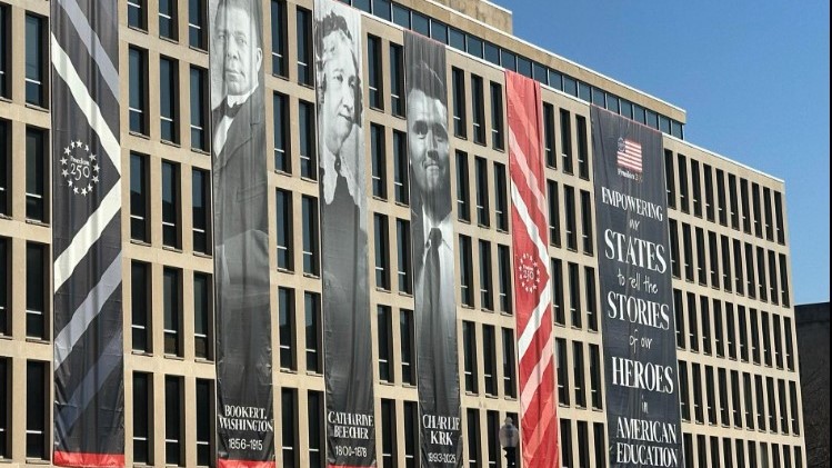 トランプ大統領のエネルギー省は、納税者の​​お金でチャーリー・カークをMLKジュニアや他の米国政治家と並べてヒーローの地位を高める