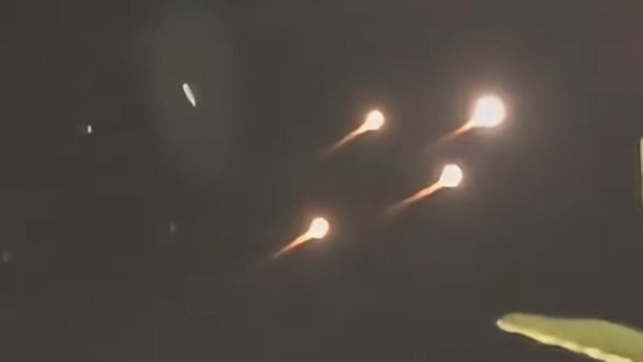 Iranian Missiles ‘Literally Raining Down on Israel’ After Tehran Strike in Viral Video   www.ibtimes.co.uk