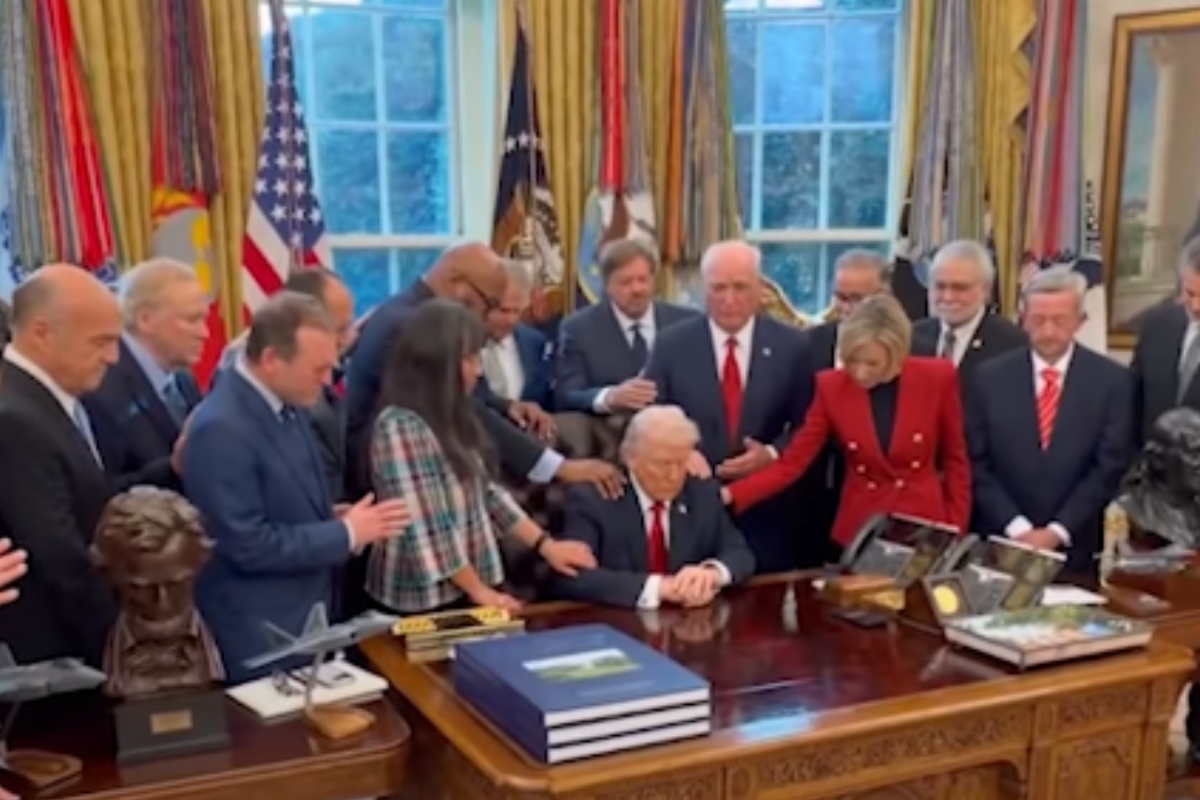 'Praying Over P3dos?' Critics Mock Viral Oval Office Prayer Video of Trump