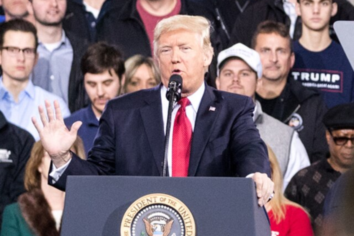 Trump Tells Oil Tanker Crews to 'Show Some Guts' Through Strait of Hormuz as Iran Conflict Sends Oil Prices Past $100