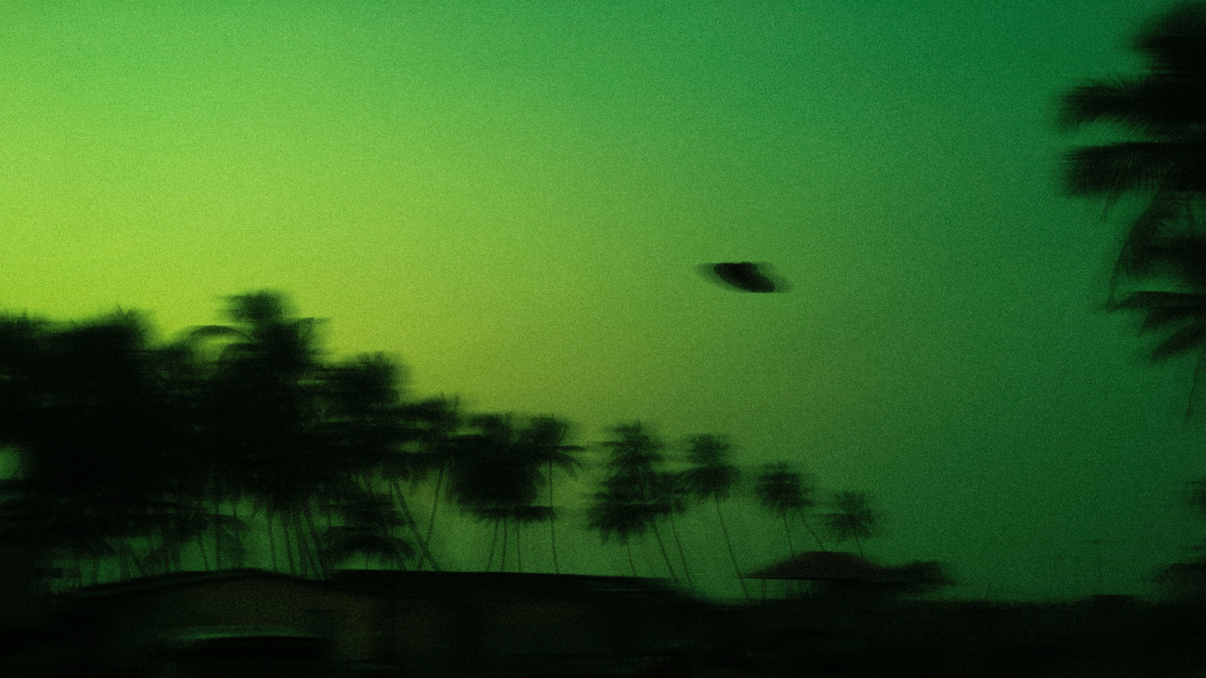 Eerie Trio of UFO Baffles Experts After Video Shows Mysterious Lights Moving in Formation Above New York City