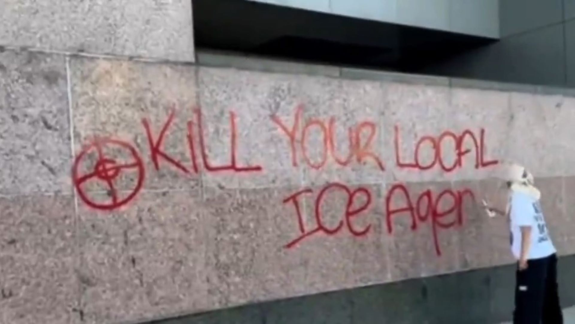 'Kill Your Local ICE Agent': Netizens Demand Arrest of Agitator for Hateful Graffiti at 'No Kings' Protest