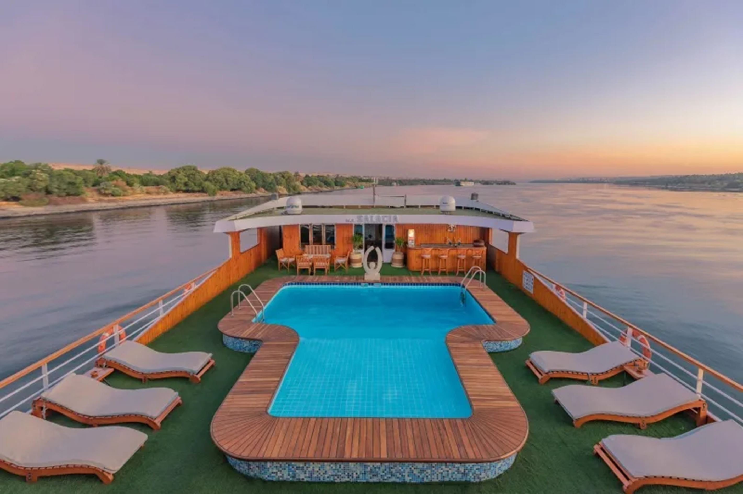 Nile Cruises vs Dahabiyas: Which One Offers a More Authentic Egyptian Experience?