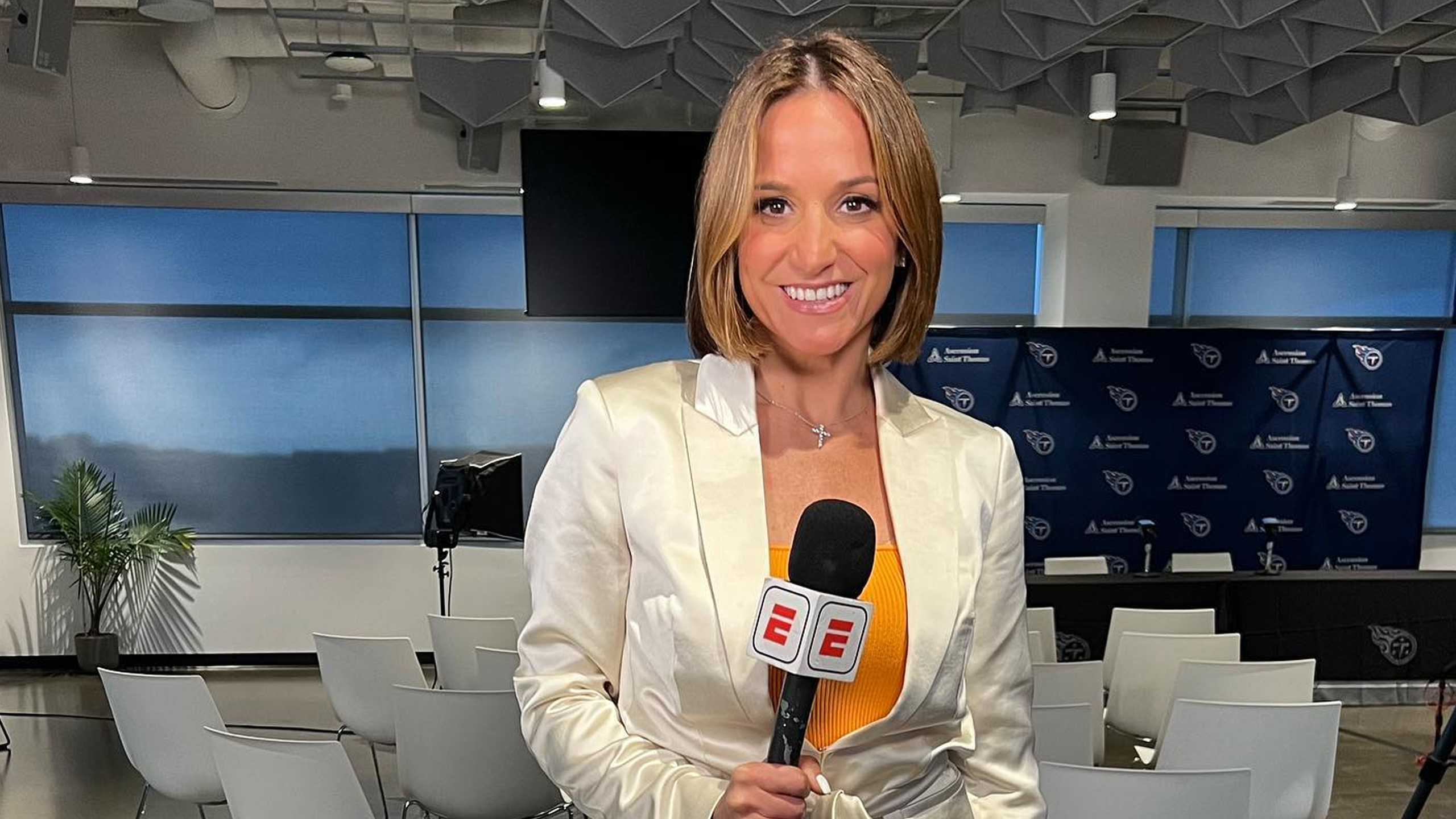 10 Photos of Dianna Russini: Net Worth, Family, Career and Resignation from 'The Athletic'