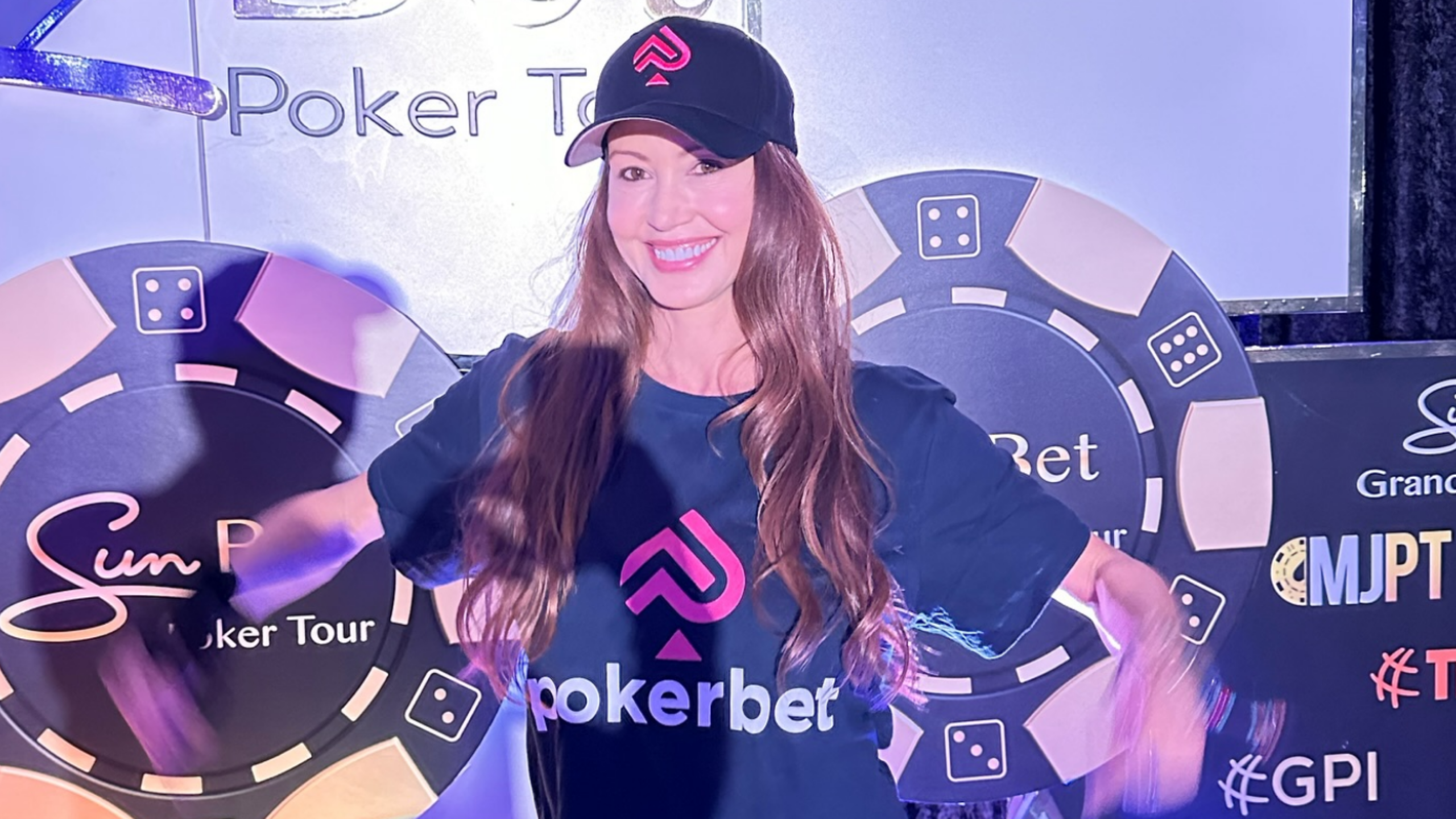 Shannon Elizabeth's OnlyFans Payout Earns 'More Than Seven Figures ...