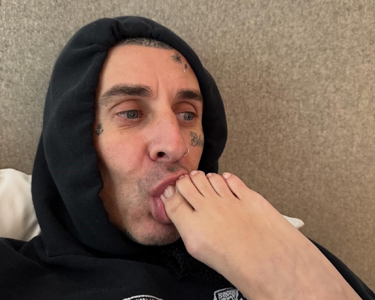 'Toe-tally Cringe': Travis Barker's New Post Compared to Selena Gomez's Viral Moment with Benny Blanco