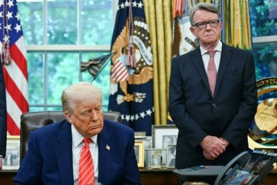 Peter Mandelson standing next to Donald Trump