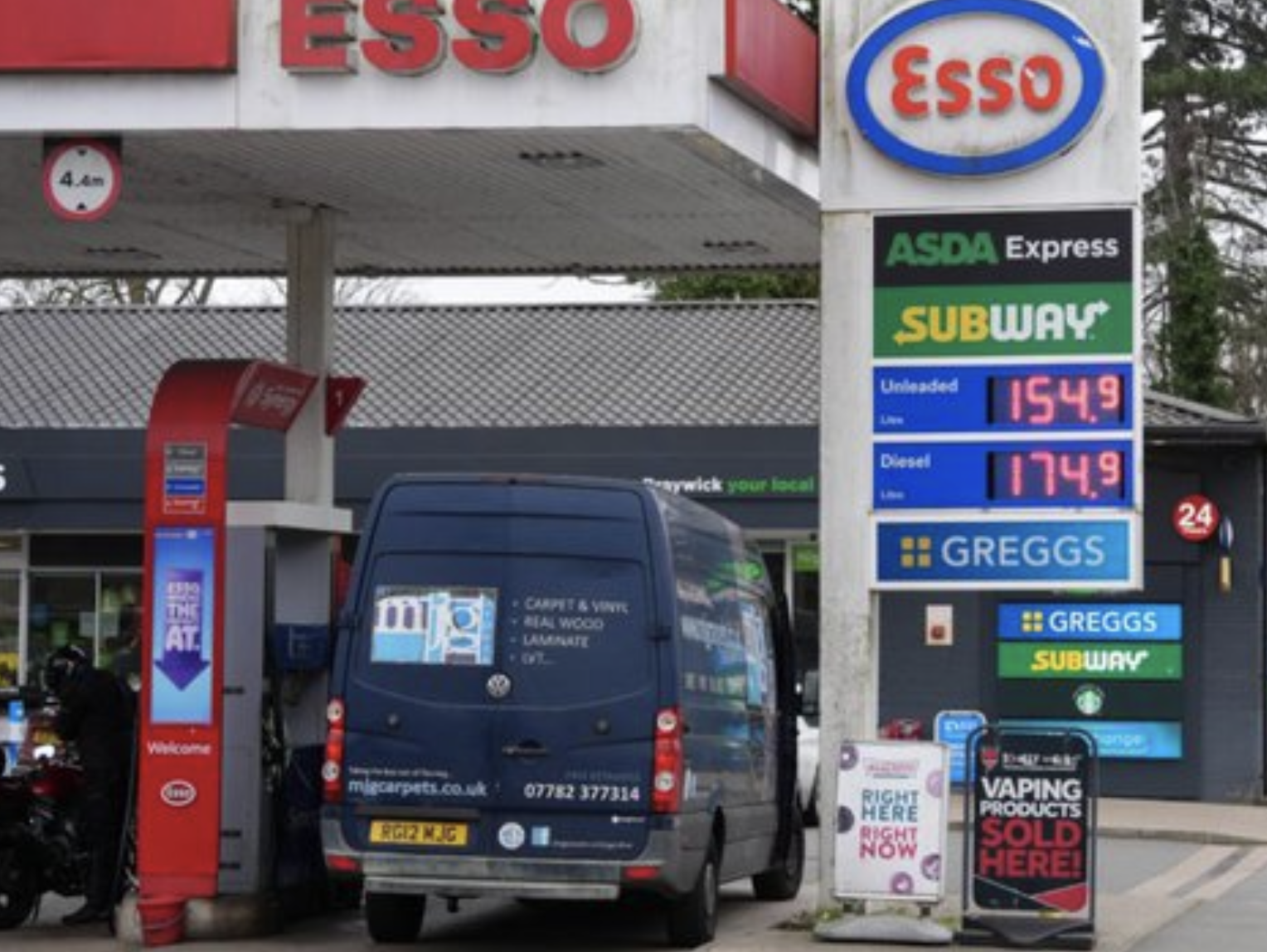 UK Issues Grim Warning: Economic Impact of Iran War Expected to Last Through Christmas 2026