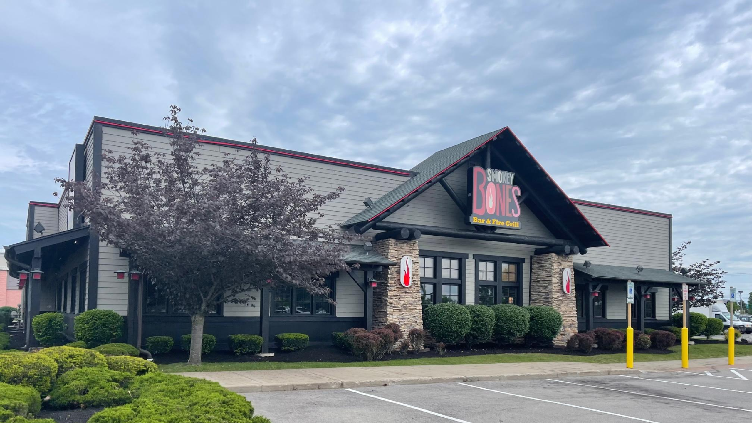 What Happened to Smokey Bones? Inside the BBQ Chain's Chapter 11 Bankruptcy and Sudden Nationwide Closures