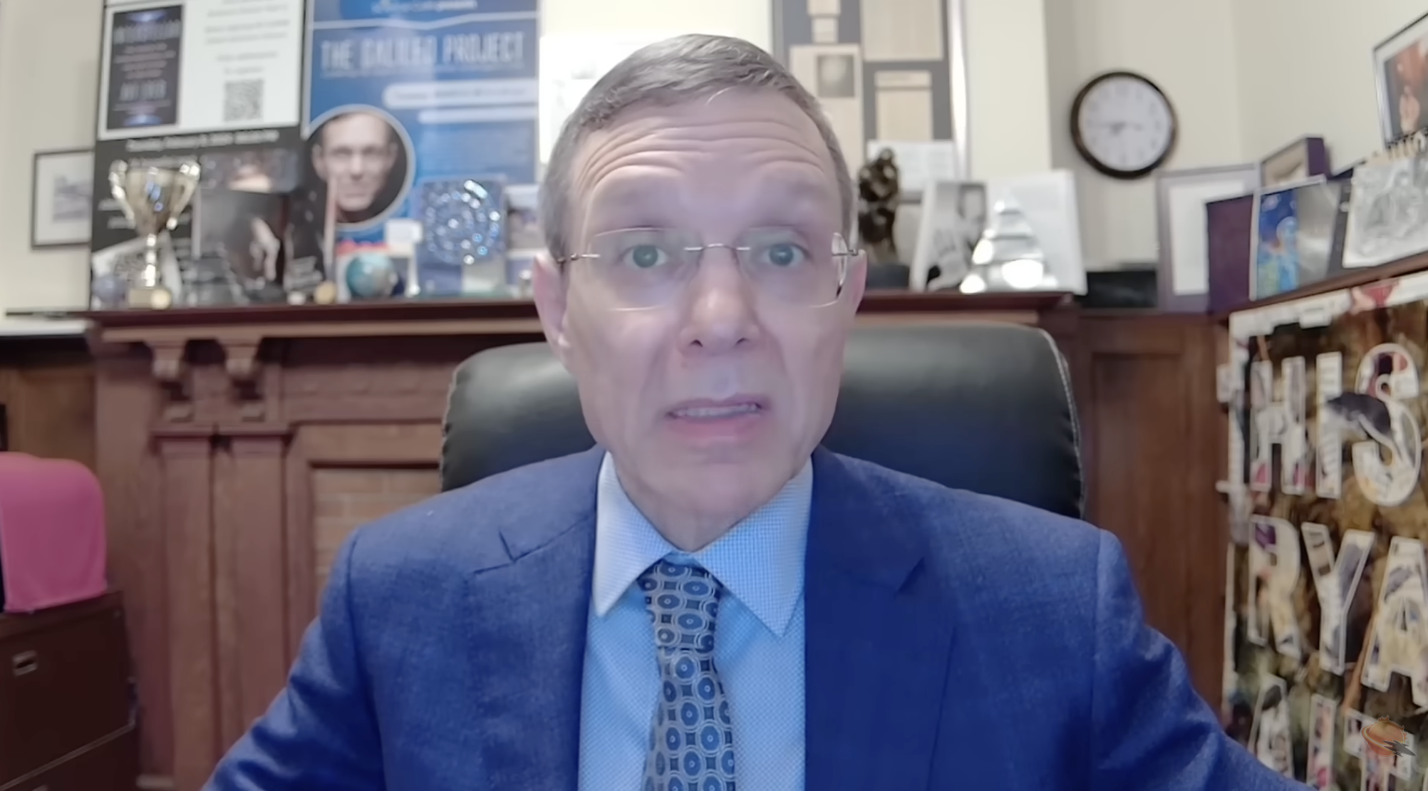 Not Top of the Food Chain: Harvard Professor Warns Aliens Are 'More Accomplished' Than Humans