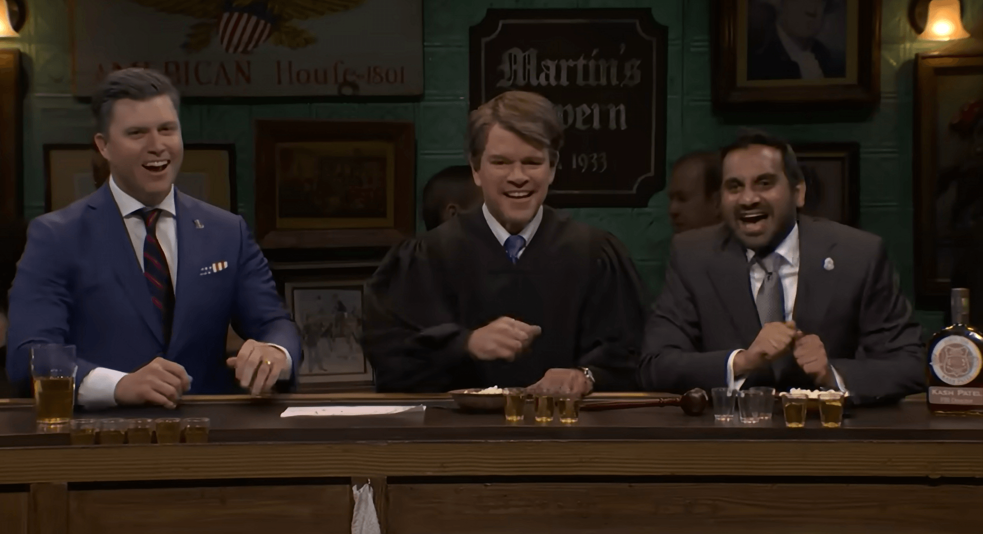 Matt Damon's Kavanaugh Crashes SNL: A Bar-Room Brawl of Political Parodies with Aziz Ansari