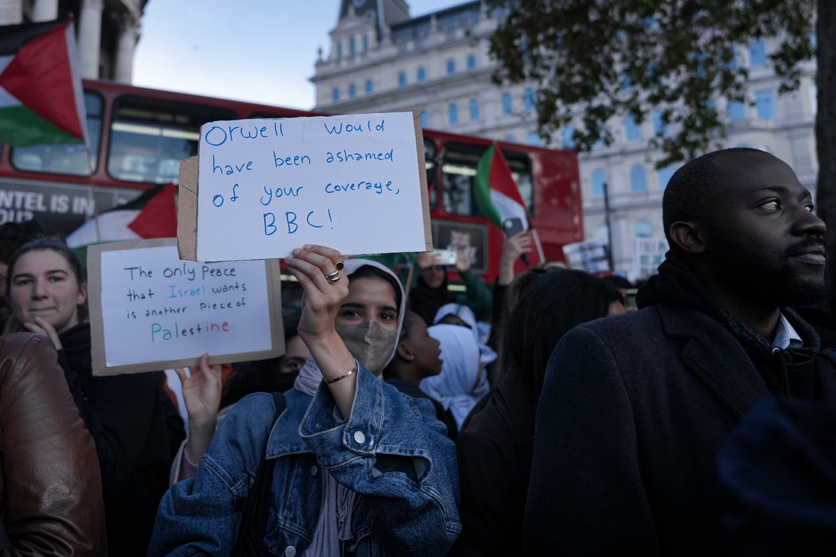 CNN, MSNBC and Major US Newspapers Accused of 'Pro-Israel' Bias in Gaza Coverage Following Analysis of 17,000 Reports
