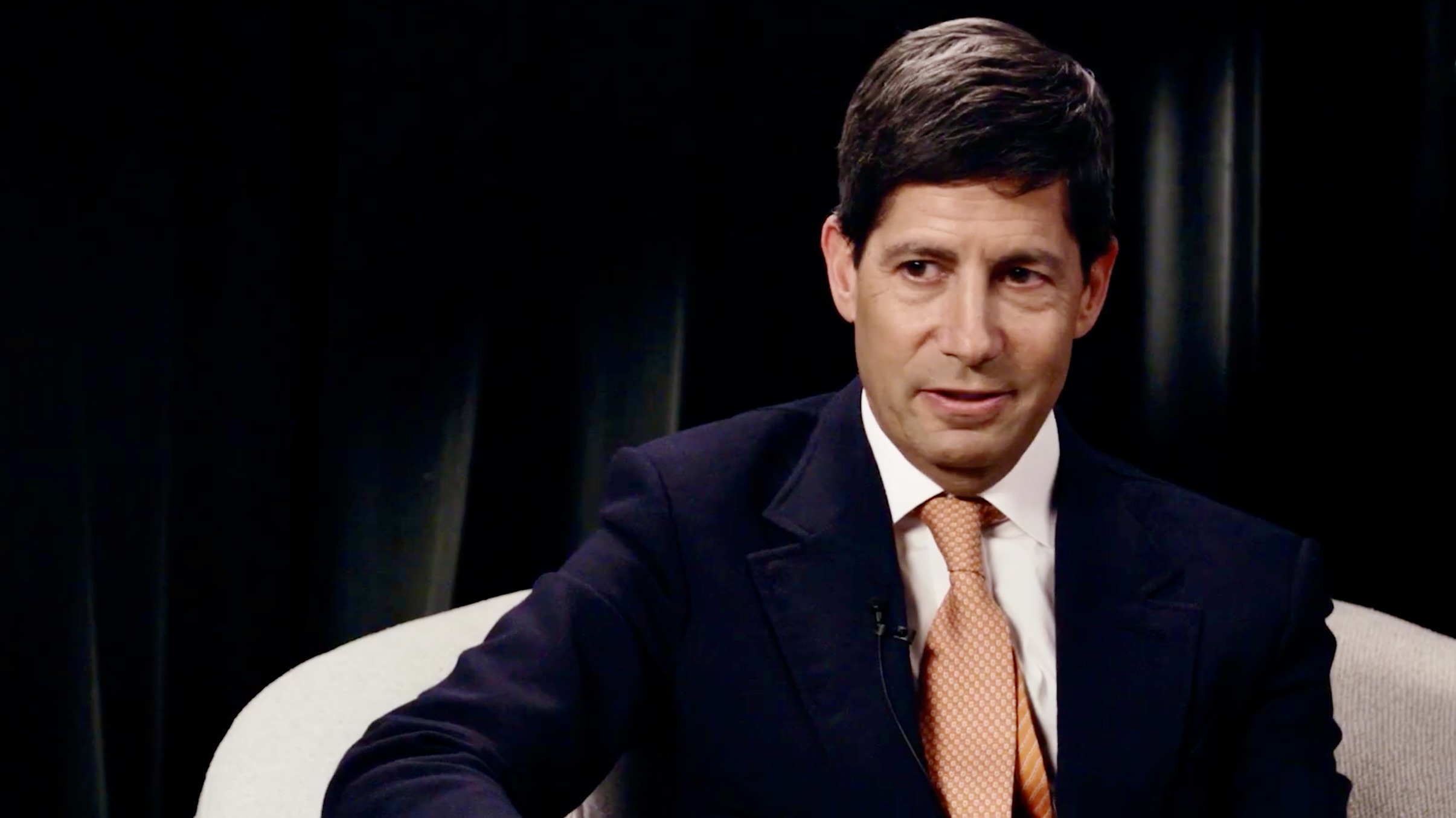 Who Is Richer: Kevin Warsh or Jerome Powell? Incoming and Outgoing Fed Chairs' Net Worth Laid Bare