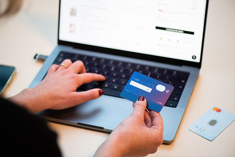 How AI Is Revolutionising Consumer Shopping Habits: Chatbots Over Search Engines