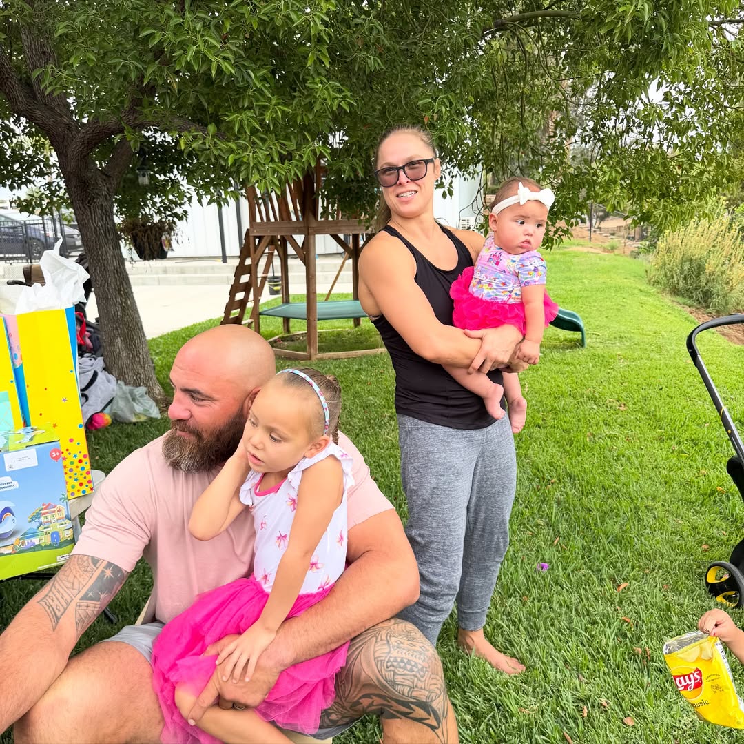  Travis Browne.2