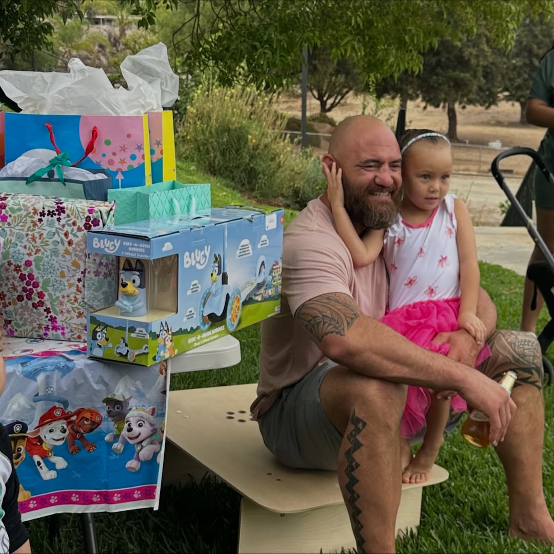  Travis Browne.3