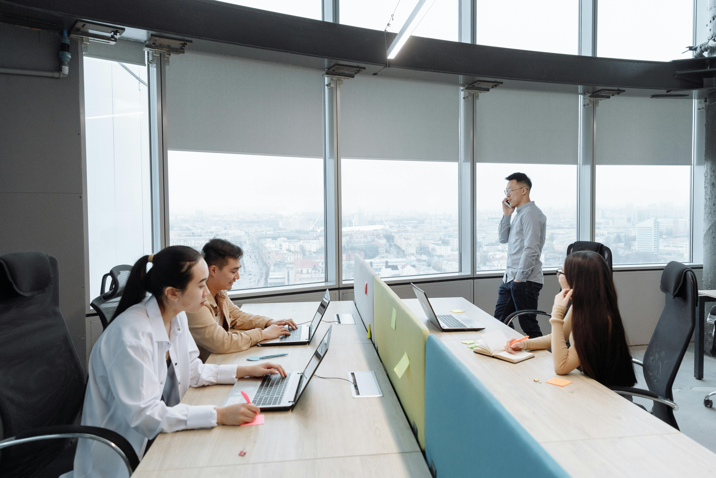 UK Businesses Embrace AI to Save Time and Cut Costs Amid Economic Pressure