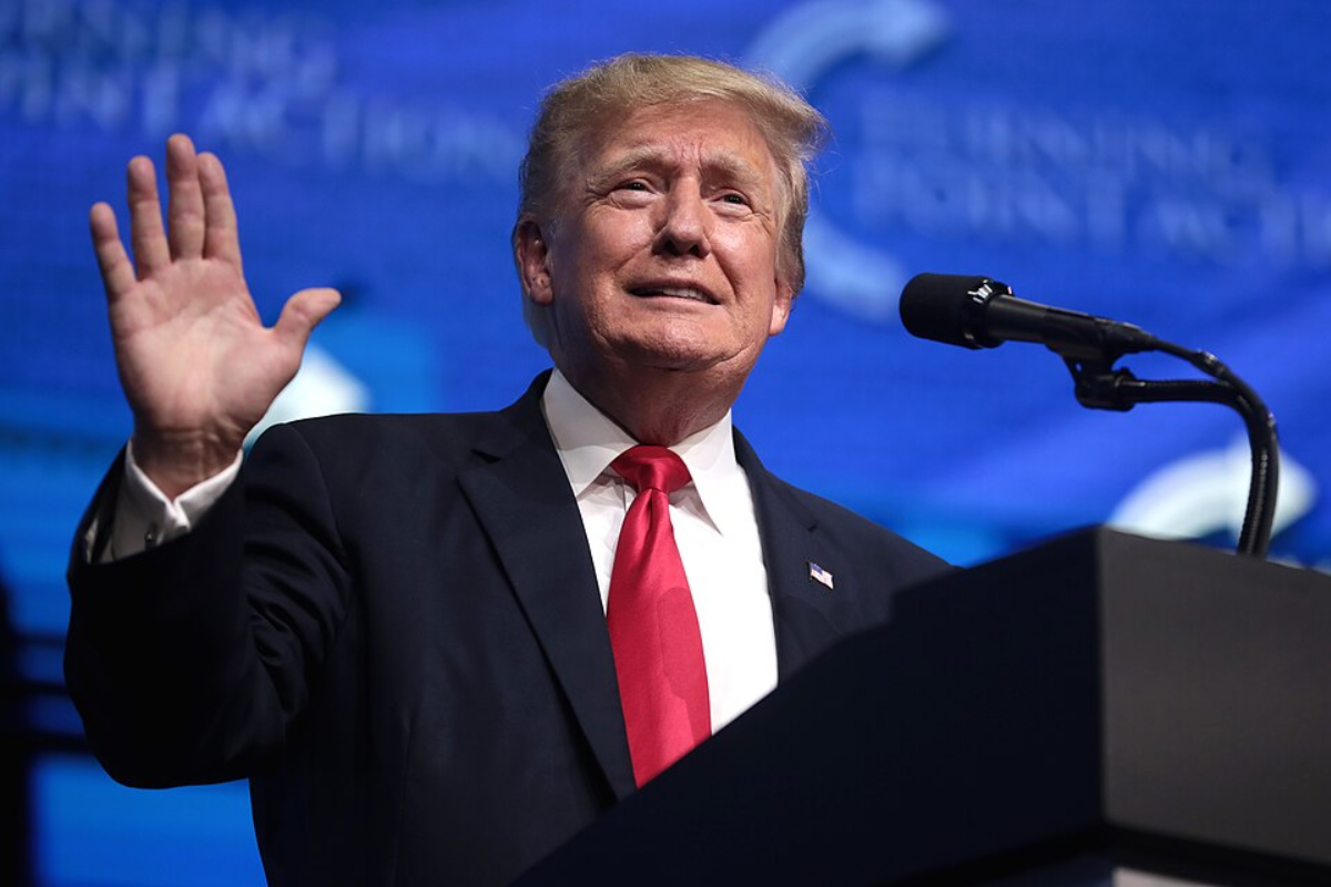 Donald Trump Health: POTUS Flaunts His Bruised Hand After Forgetting to Cover It With Makeup, Sparking Fresh Fears