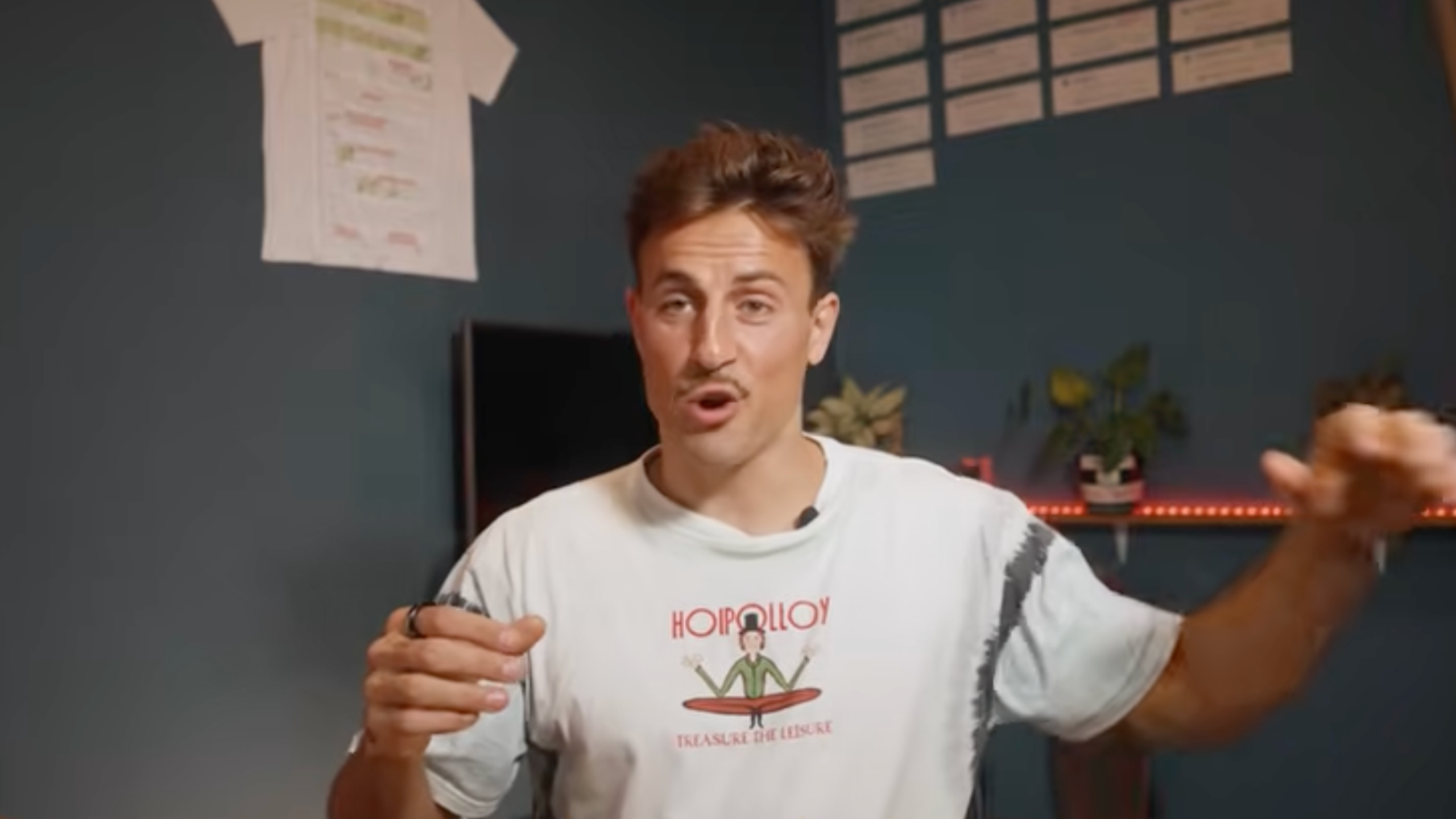 French Developer Couldn't Afford Rent After 30 Failed Startups — Now His One-Man Startup Makes Over $1 Million