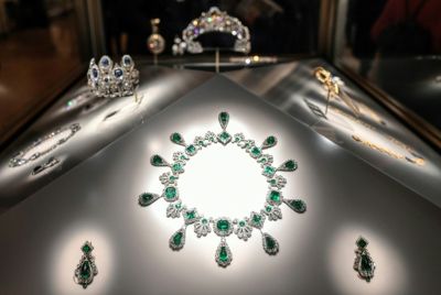 Emerald and diamond necklace stolen from the Louvre
