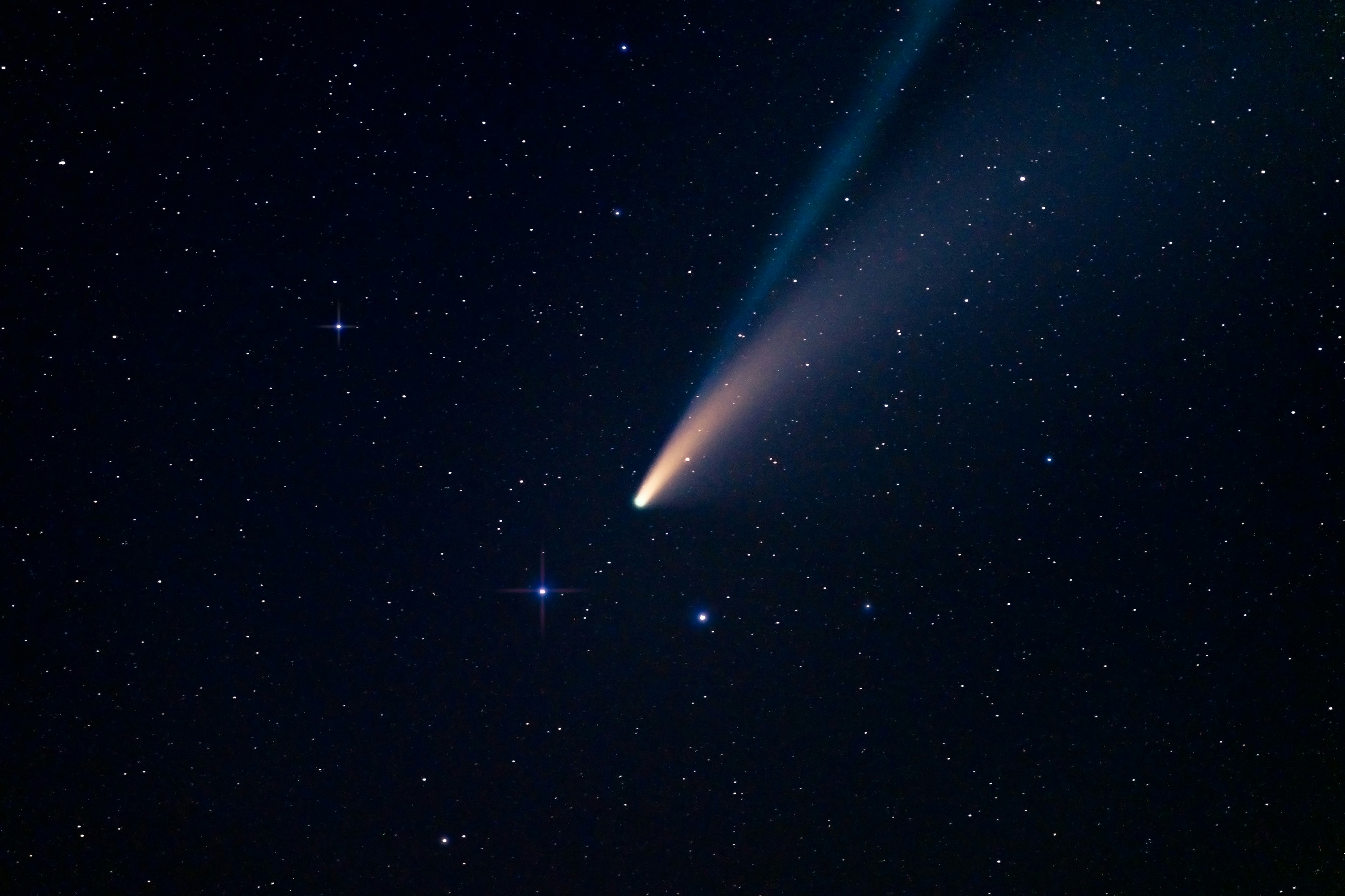 Unusually Fast 75,000 MPH Meteor Blasts Into Atmosphere, Triggering Sonic Boom Across Massachusetts