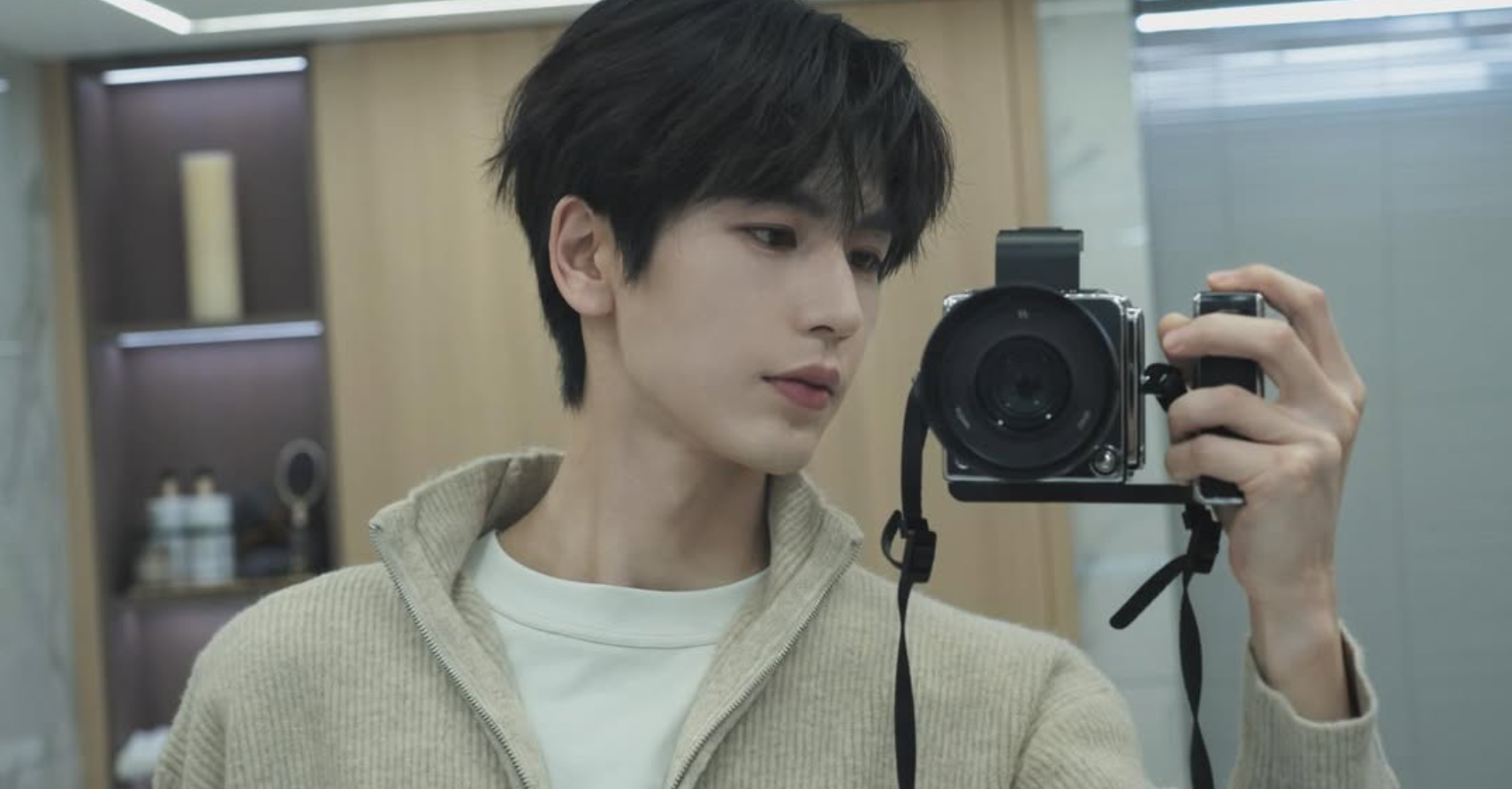 Who Is Zhang Linghe? Everything to Know About the Pursuit of Jade Star After Fan Frenzy Goes Viral