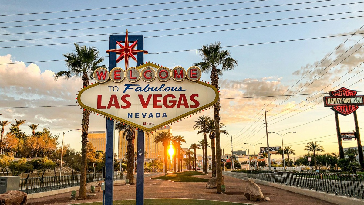 Earthquake in Las Vegas: Tourists Terrified on 19th Floor as Rare Quake Shakes the Strip