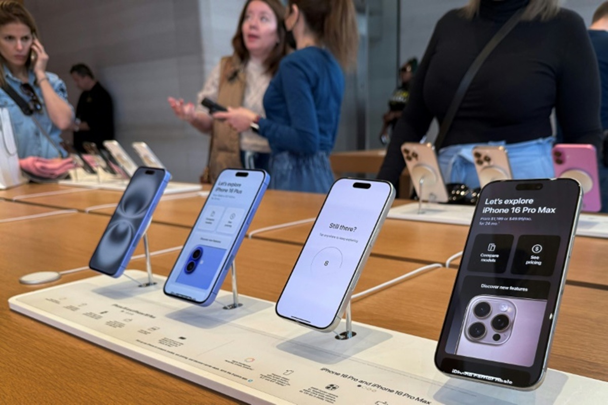 iPhone in-store display
