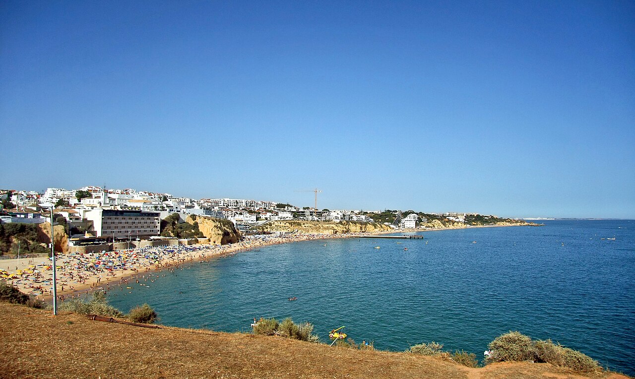 Desperate Search Starts For Missing 23-Year-Old British Tourist Off Albufeira's Peneco Beach