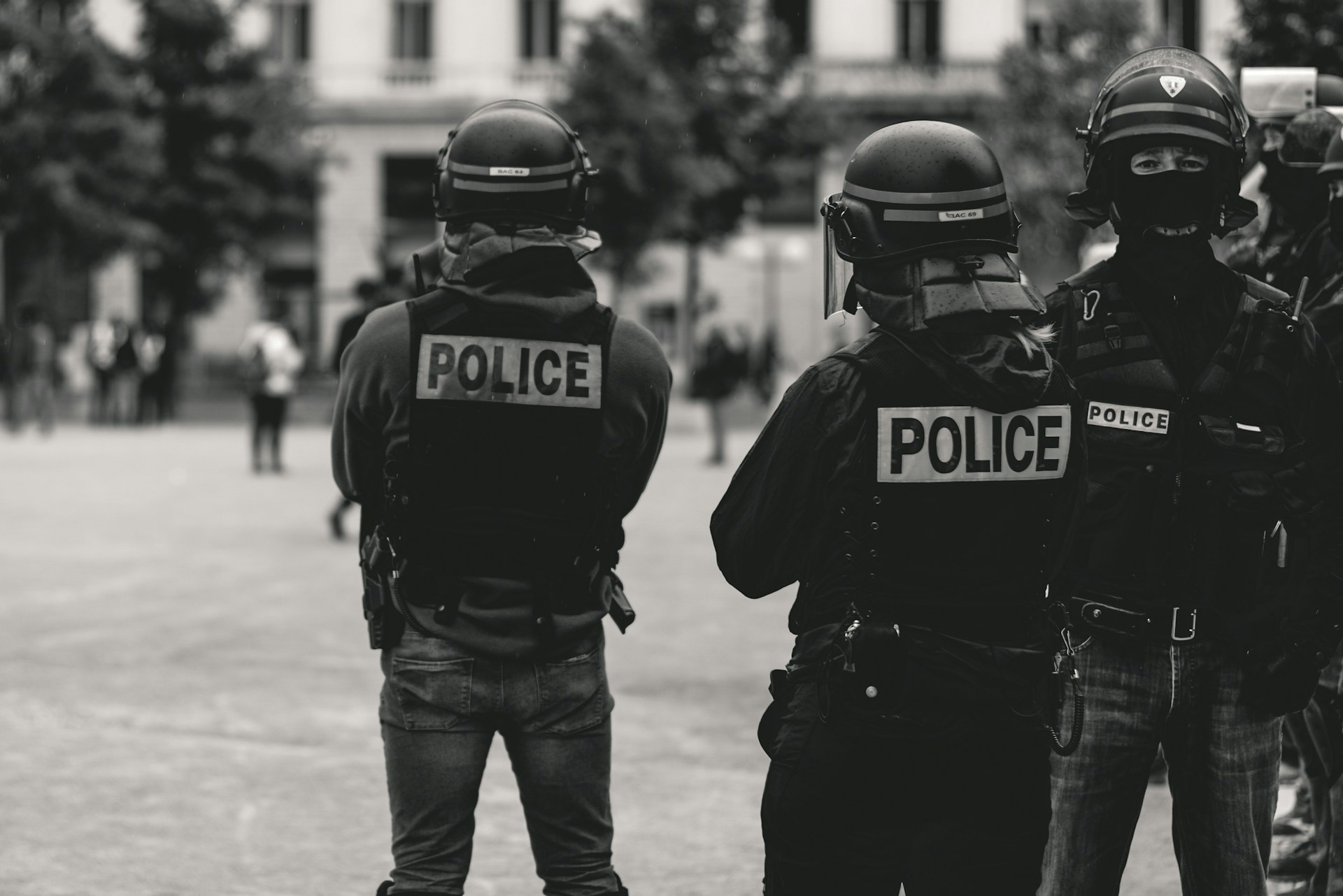 UK Backs France's Fight Against Migrants Crossing the Border Through Boats By Using Water Cannon
