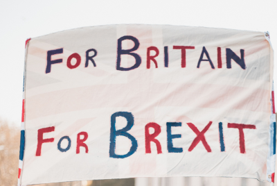 White banner that says 'For Britain For Brexit'