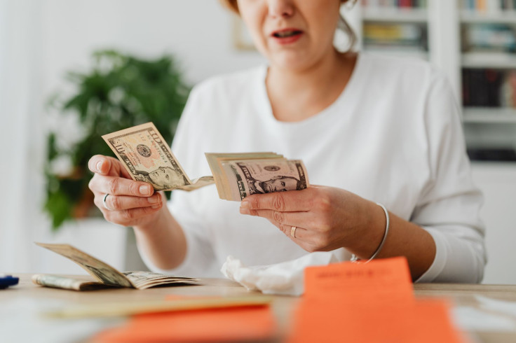 finances handling