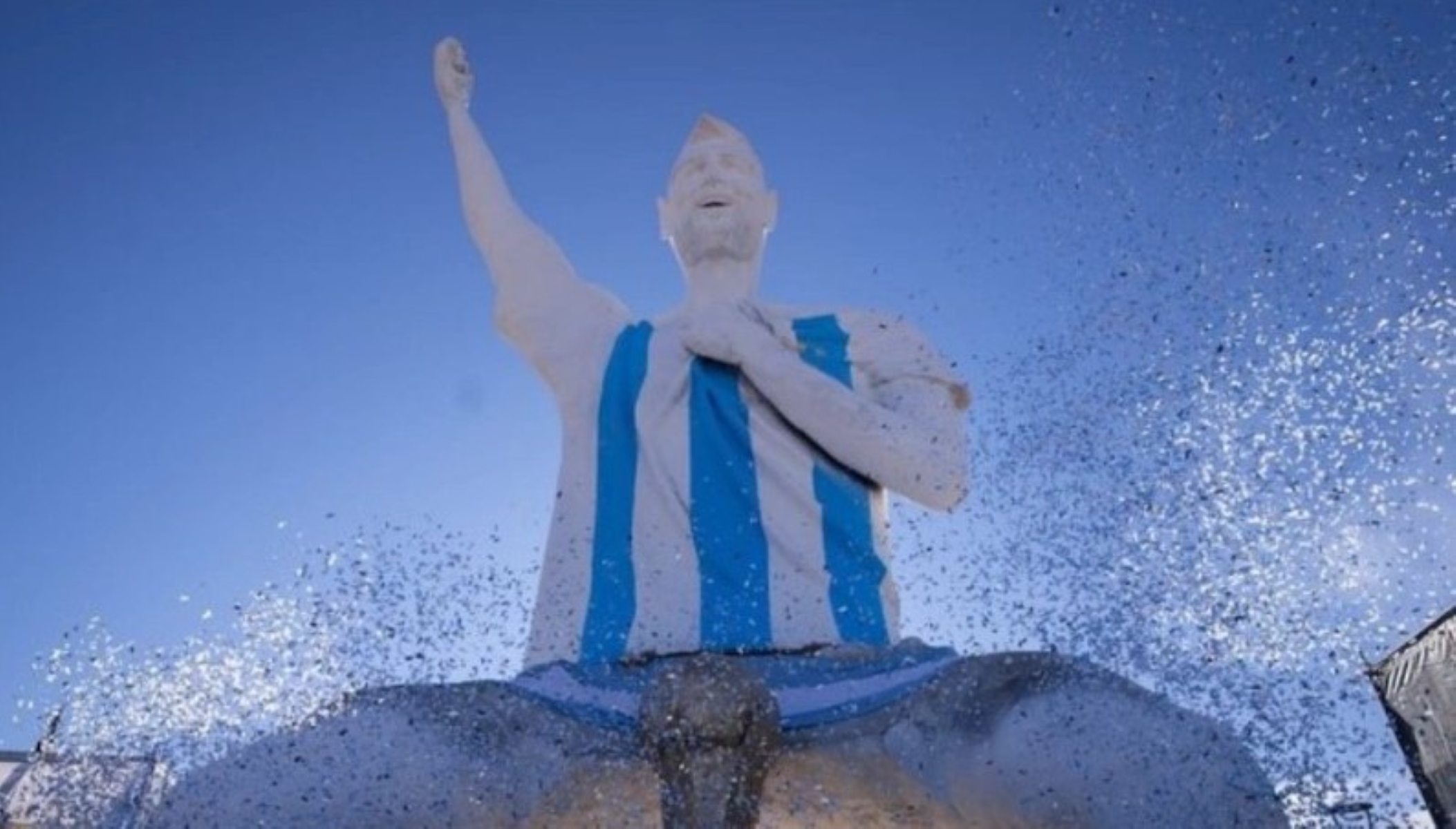 Lionel Messi statue