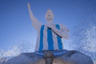 Lionel Messi statue