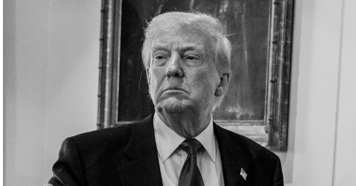 Trump's 'Great American' Arch Mocked After Close-Up Video Appears to Show Printed Sheets Stapled Together