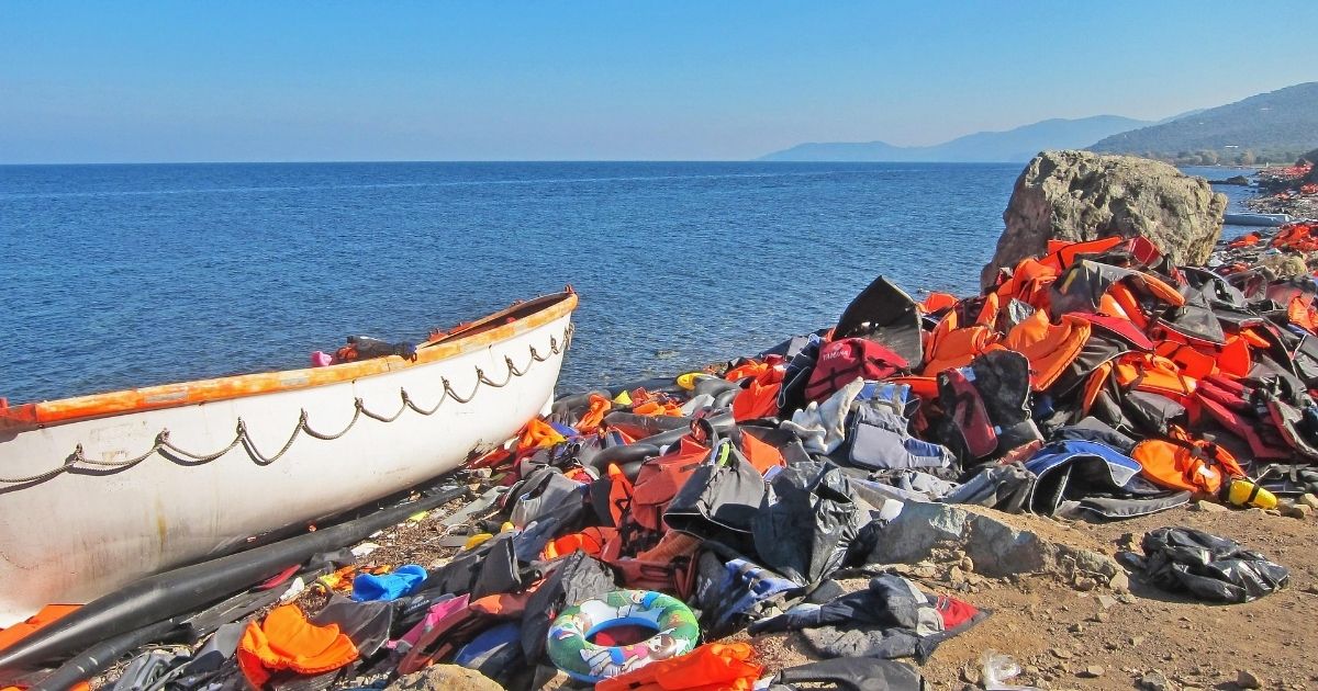refugee-boats-and-life-vests