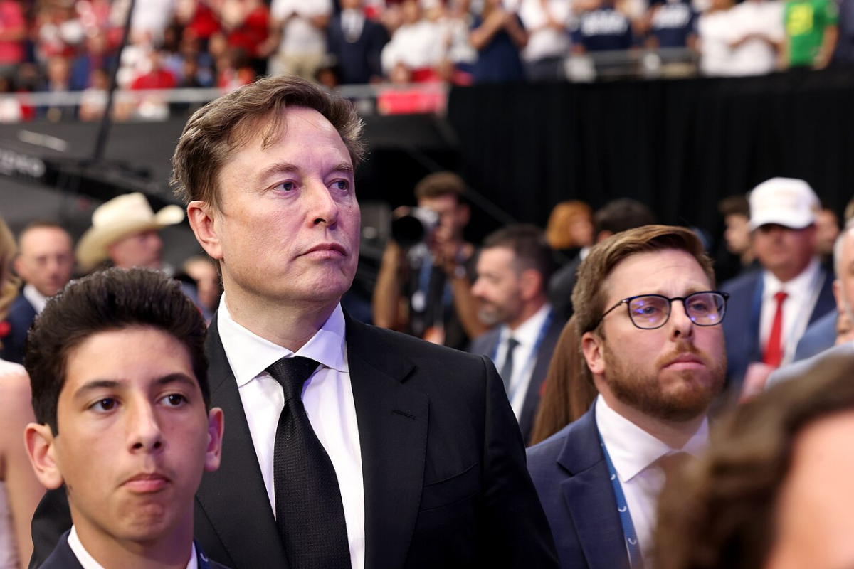 Elon Musk's SpaceX Accused of Being 'Universe's Biggest Ponzi Scheme' Over Retirement Fund Risks