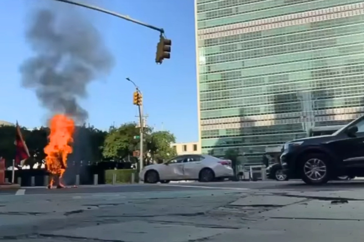 Activist proceeds to set himself on fire