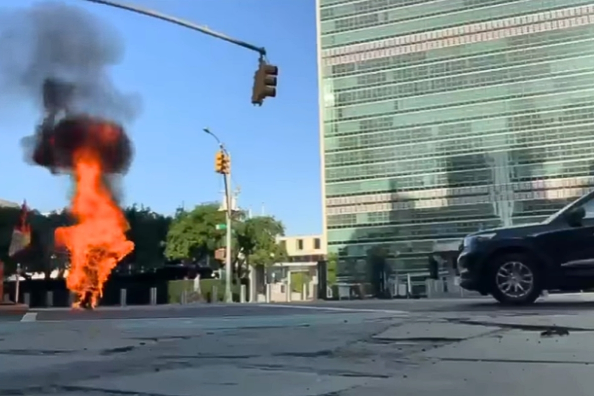 Activist proceeds to set himself on fire