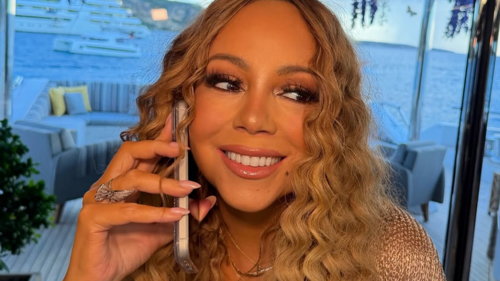'That's Wild': Mariah Carey Stuns Fans By Queuing Like A 'Normal Person' During Disneyland Trip